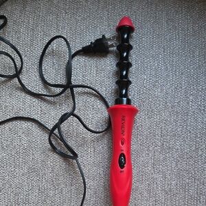 Revlon Spiral Curling Wand in Red and Black
